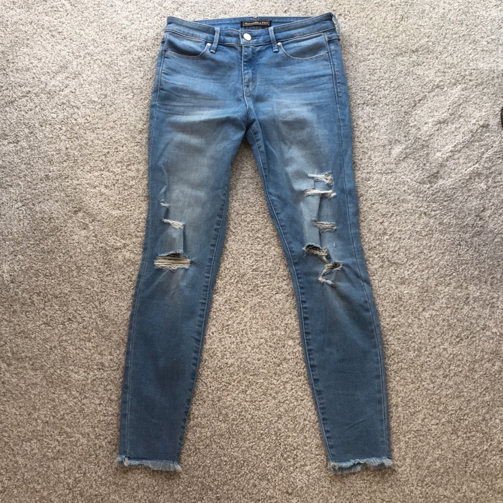 Abercrombie & Fitch Hi Rise Distressed Jegging